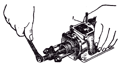 Выпрессовка крышки картера на моторах Ветерок