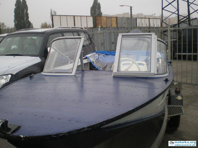 Стекло на лодку крым. Стеклопластиковая лодка Днепр. Лодка мкм ветровое стекло. Лодка Днепр 1977. Ветровое стекло для лодки Днепр.