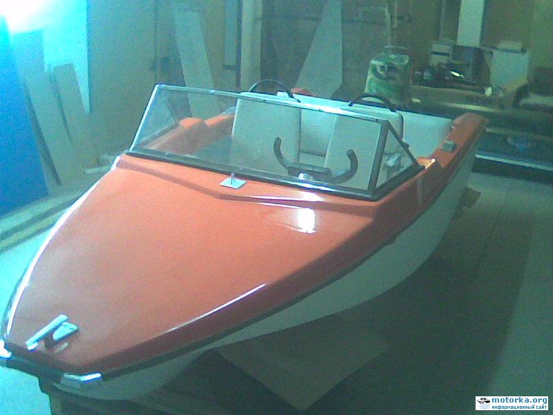 Моторная лодка Юг-2500
